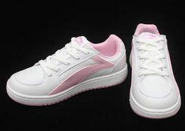 李宁女式运动鞋与配件选购指南——汉中折扣店产品分类解析