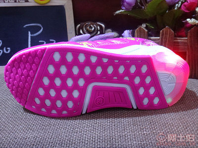 奥厂家直销儿童运动鞋花朵防断防滑带灯女中童休闲皮鞋207——石狮市皖峰鞋厂产品亮点解析